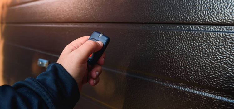 automatic door opener with remote control in Plumas Lake